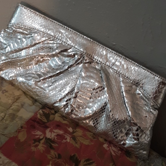 SNAKESKIN EMBOSSED CLUTCH BAG EUC - Picture 3 of 6